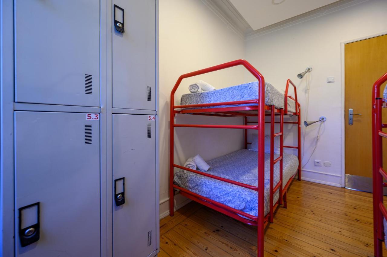 Bunk Bed Mixed Dormitory Room